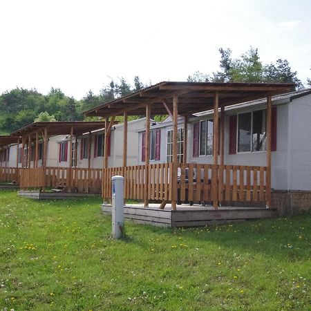 Mobilheimy U Prehrady Hotell Horní Dunajovice Exteriör bild