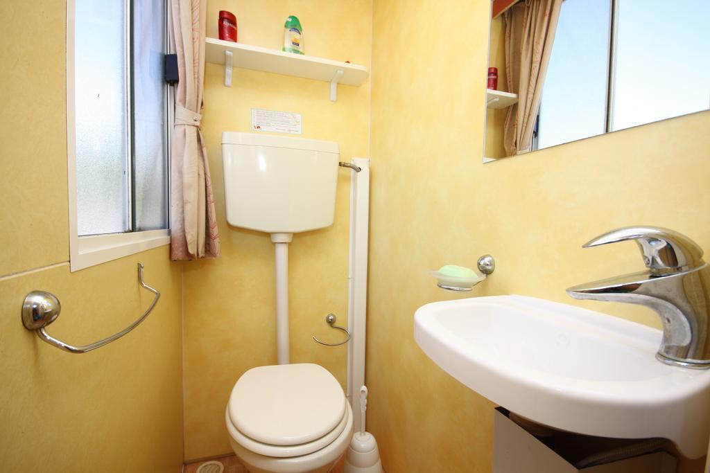 Mobilheimy U Prehrady Hotell Horní Dunajovice Exteriör bild