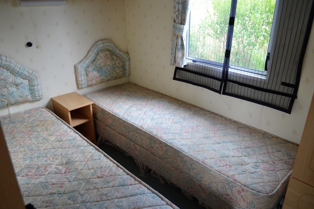 Mobilheimy U Prehrady Hotell Horní Dunajovice Exteriör bild
